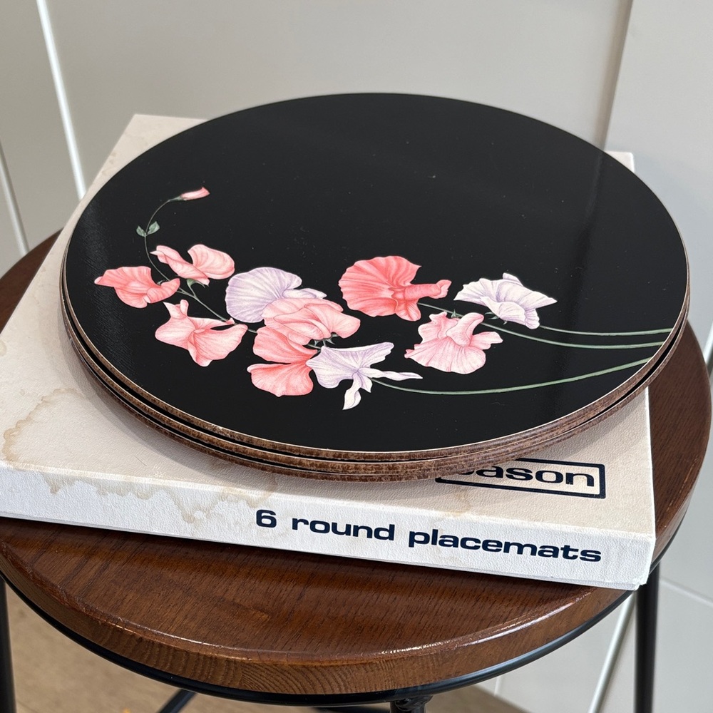 Set of 6 Elegant Black Floral Placemats